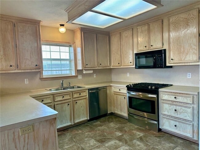 Building Photo - 4201 Bedford Ct