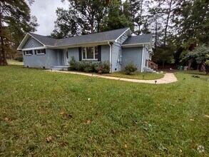 Building Photo - Pristine, move in ready ranch style home l...