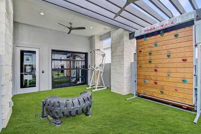 Building Photo - 28325 Birnham Woods Dr