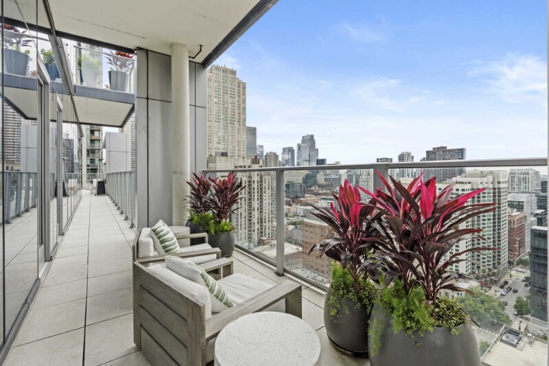 Building Photo - 34 E Huron St