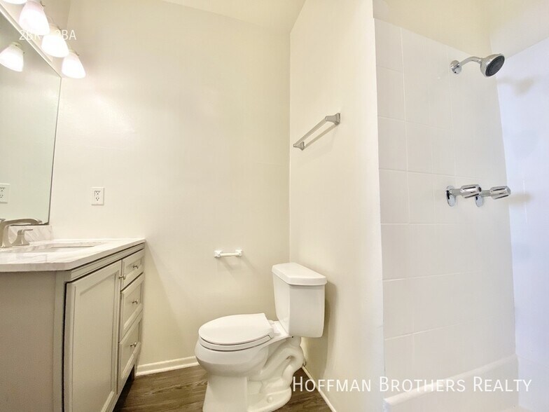 Building Photo - 350 N Oakhurst Dr