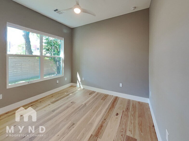 Building Photo - 5204 Huisache St