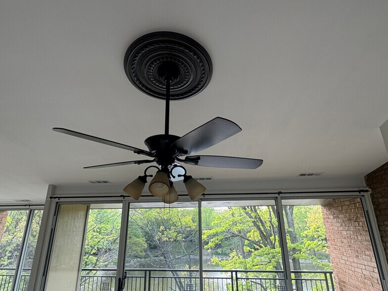 Building Photo - 6018 ELake Dr