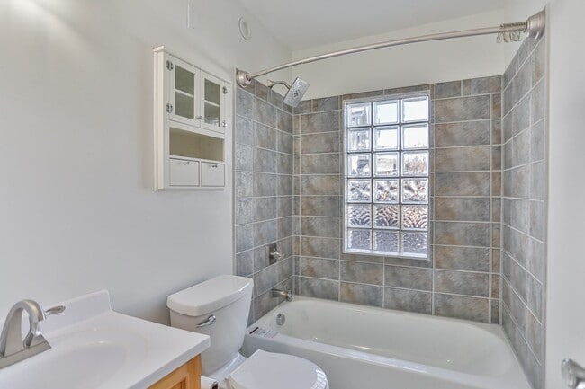 Building Photo - 2 Bed 1.5 Bath Single Family Home With Large Upper Loft Area in Wausau