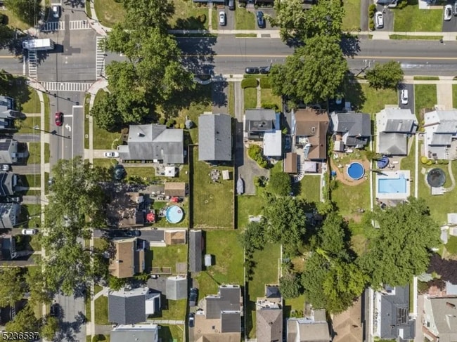 Building Photo - Modern Colonial Single-Family Home