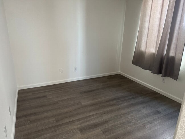 Building Photo - 2519 Withrow Ln