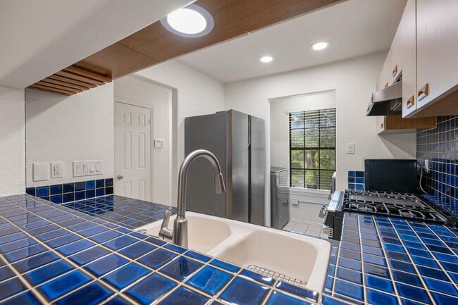 Building Photo - 4306 Bonnell Vista Cove