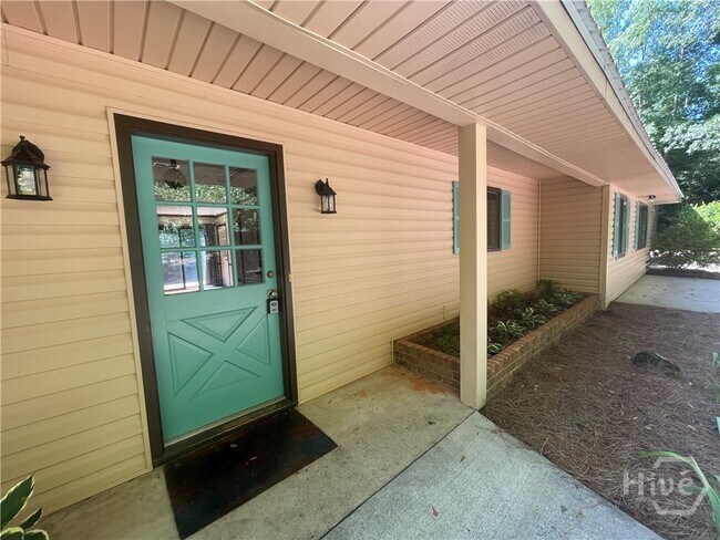 Building Photo - 170 Longview Dr