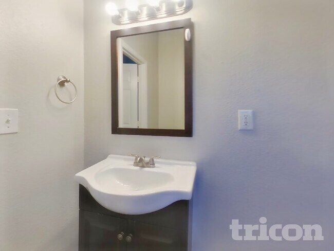 Building Photo - 1165 Buena Vista Ave