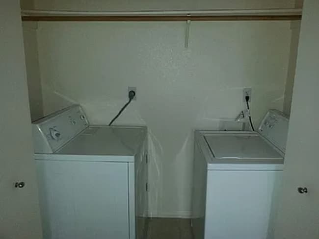 Building Photo - Alpine Apartments