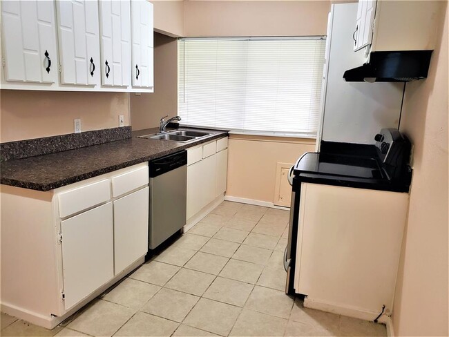 Building Photo - 3702 Lindsey Ct