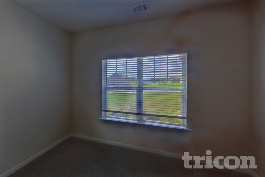 Building Photo - 1004 Claas Wy