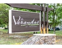 Building Photo - Beautiful 2/2.5 Townhouse in the heart of Freeport