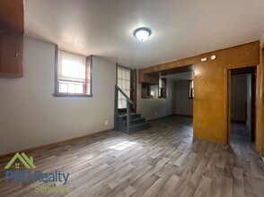 Building Photo - 480 Forest St N #1