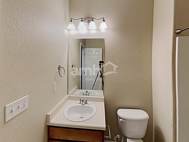 Building Photo - 5067 Sparrow Way