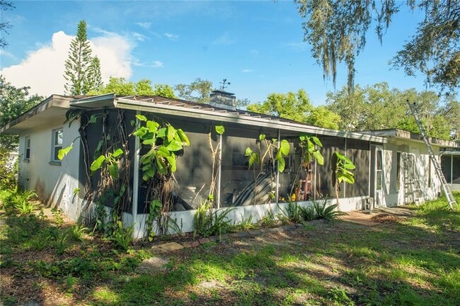 Building Photo - 904 Brookside Dr