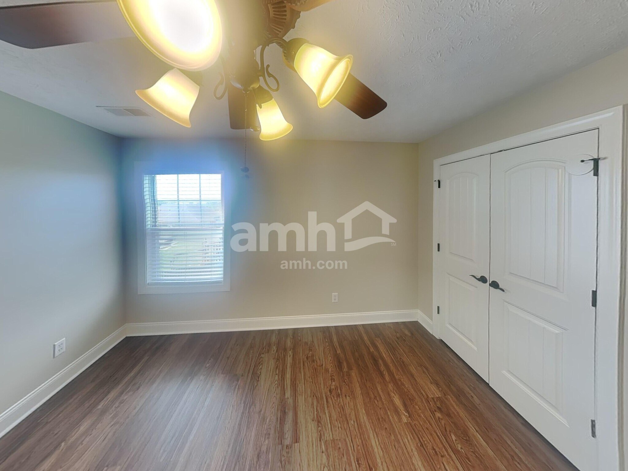 Building Photo - 1131 Longwood Dr