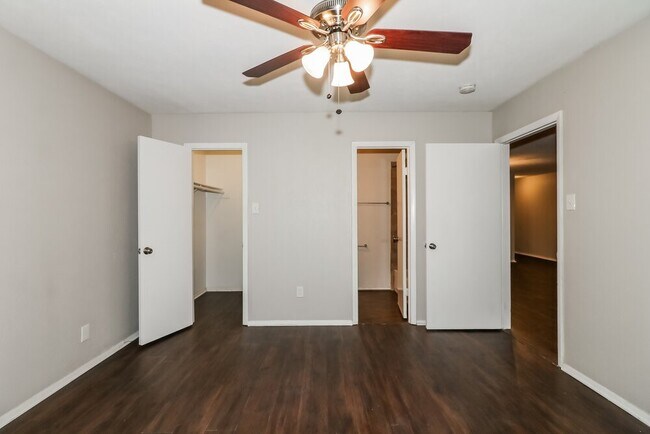 Building Photo - 1909 Chelsea Ct