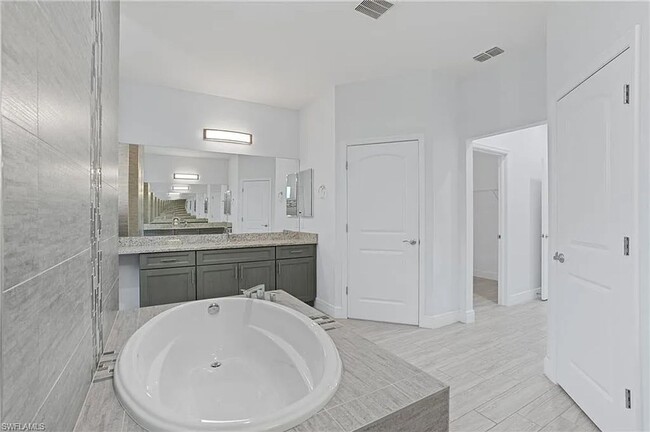 Building Photo - Spacious 4 Bedroom, 3 Bath Single-Family H...