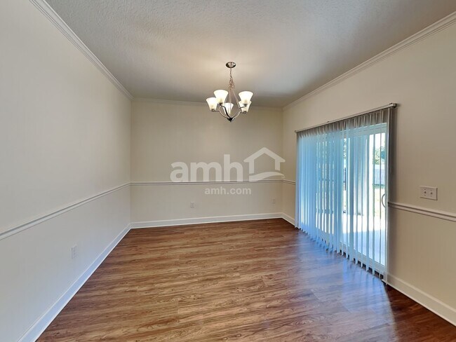 Building Photo - 511 Pine Terrace Dr