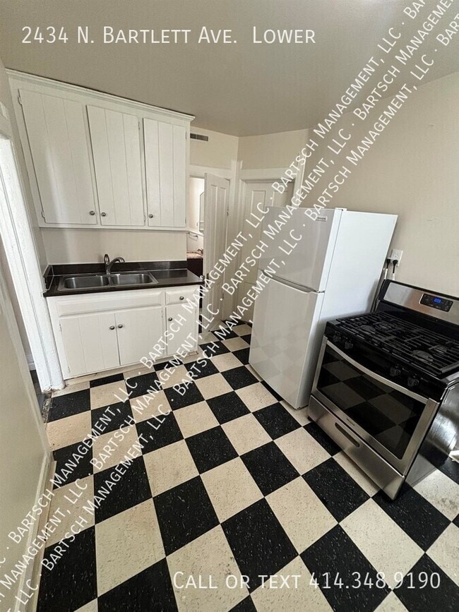 Building Photo - 2434 N Bartlett Ave