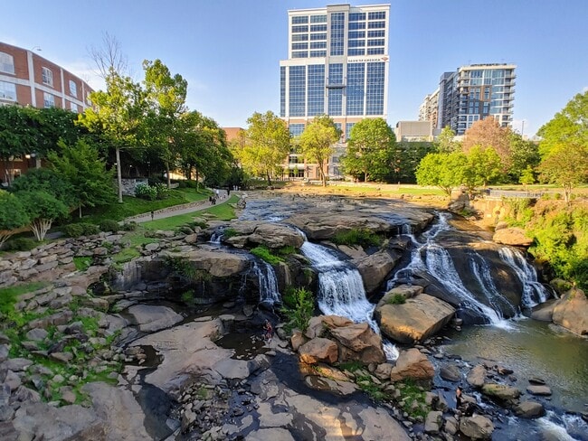 Building Photo - 804 Jenkins St