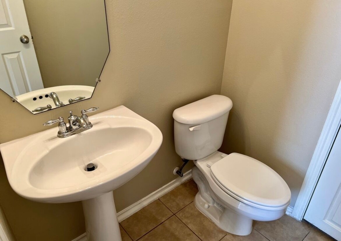 Building Photo - 13015 Peppergate Ln