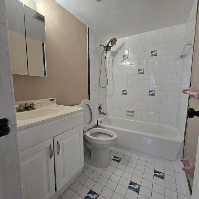 Building Photo - 2301 NE 14th Street Causeway