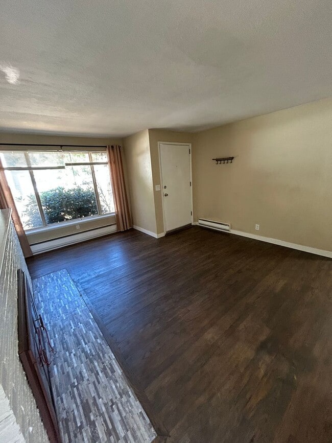 Building Photo - Girgis Duplex