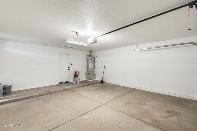Building Photo - 9842 W Burnett Rd