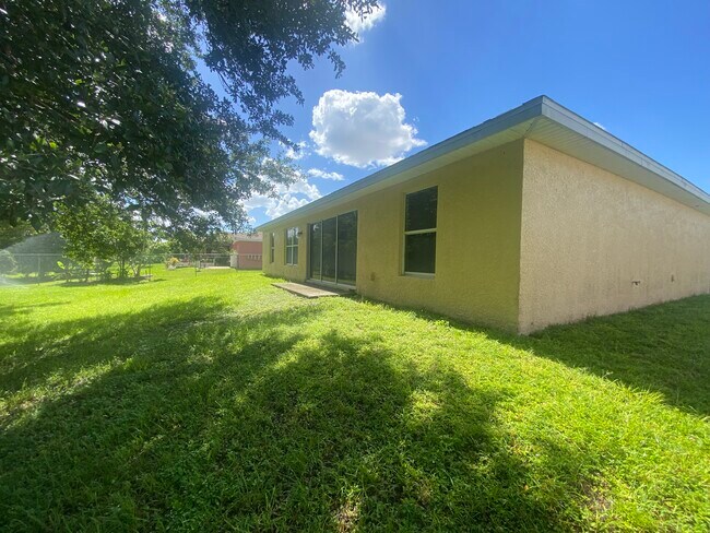 Building Photo - 2813 3rd St SW