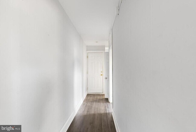 Building Photo - 1735 W Oxford St