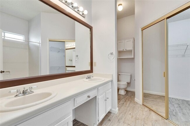Building Photo - 2103 Castle View Dr