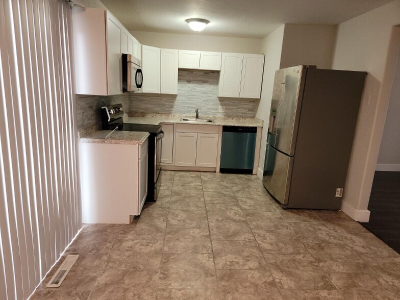 Building Photo - 3575 Ironwood Pl