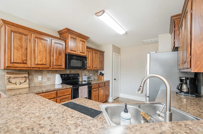 Building Photo - 19107 River Rock Dr