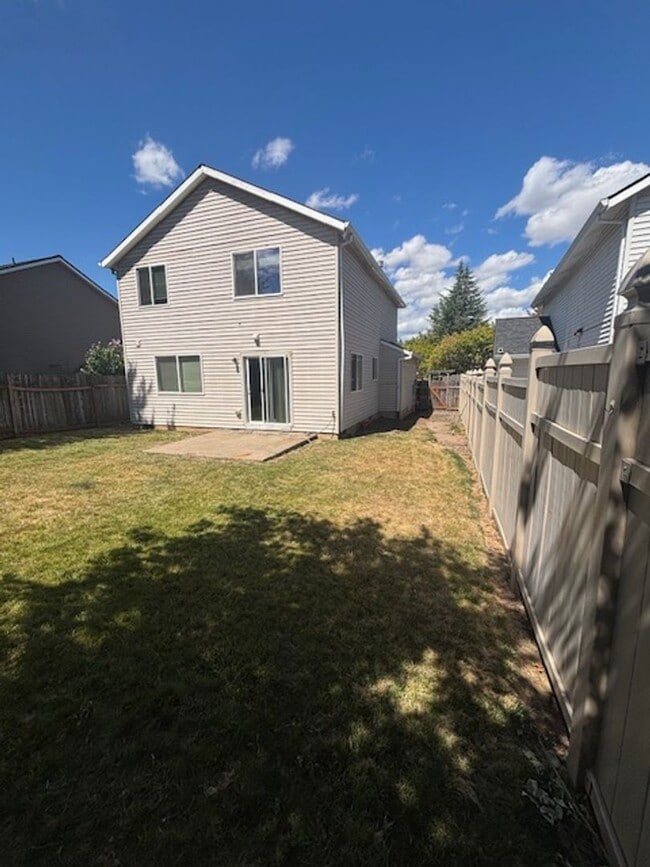 Building Photo - 4 Bed 2.5 Bath in Hillsboro