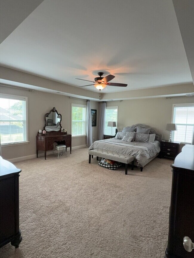 Building Photo - 302 Pond Hill Ct