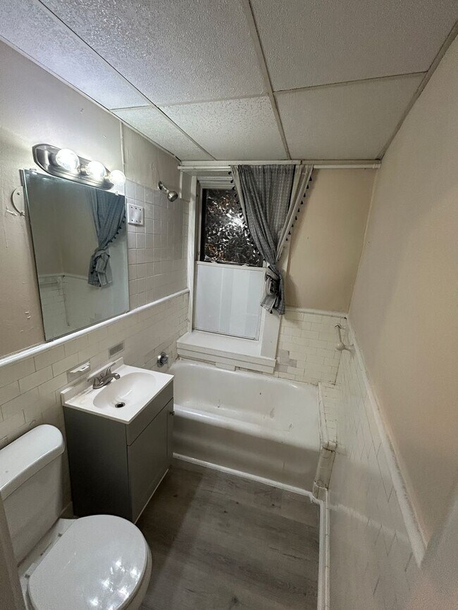 Building Photo - 1 Hitchcock Rd