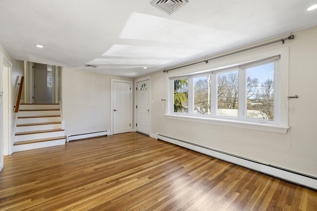 Building Photo - 160 Ravenswood Rd