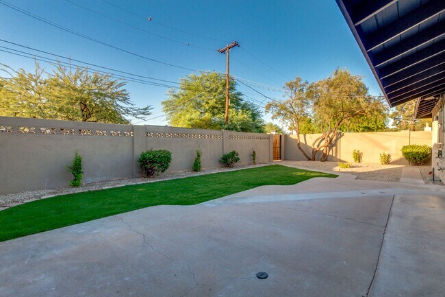 Building Photo - 4 Bedroom, 3 Baths, includes 2 Master Suites Just 1-Mile from ASU