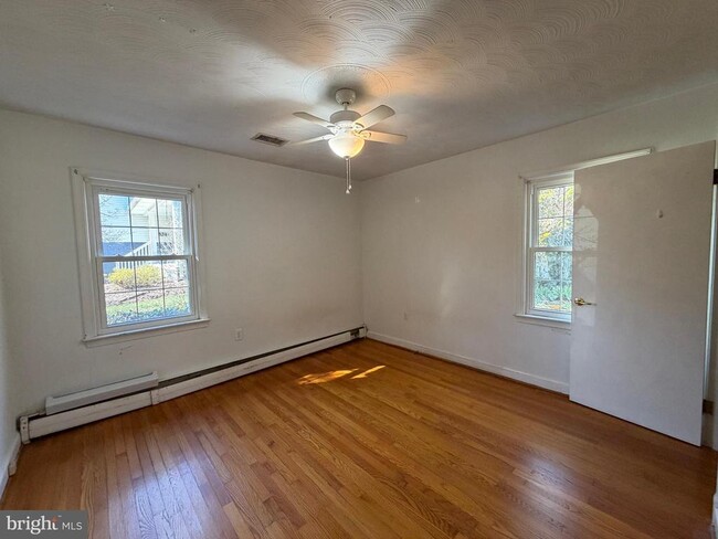 Building Photo - 540 Bellview Ave