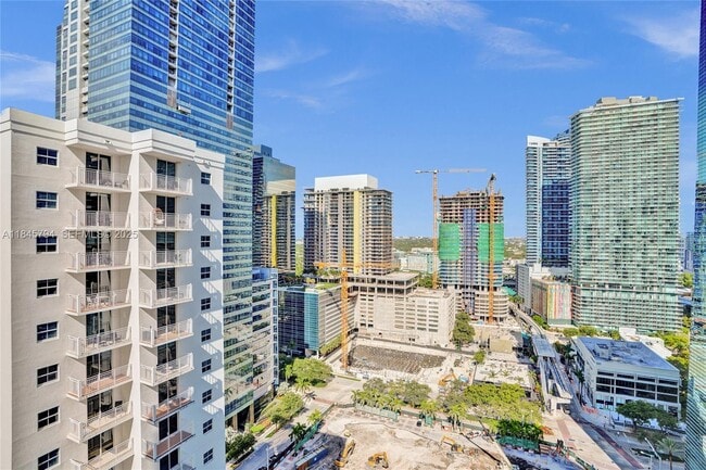 Building Photo - 170 SE 14th St