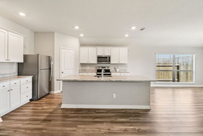 Building Photo - 720 Trinity Trl