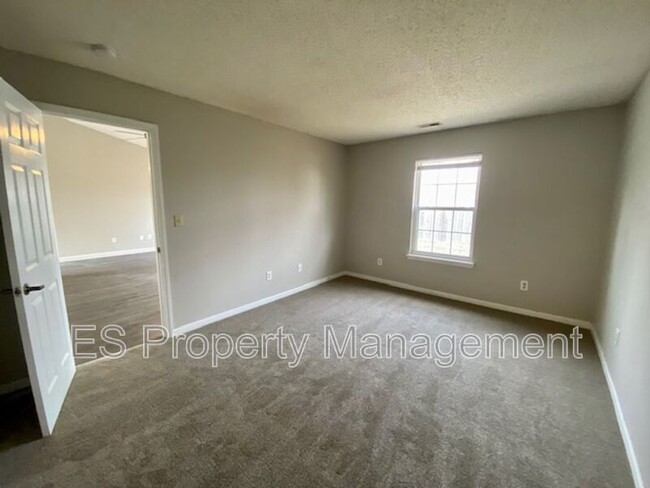 Building Photo - 310 Lockerbie Ln