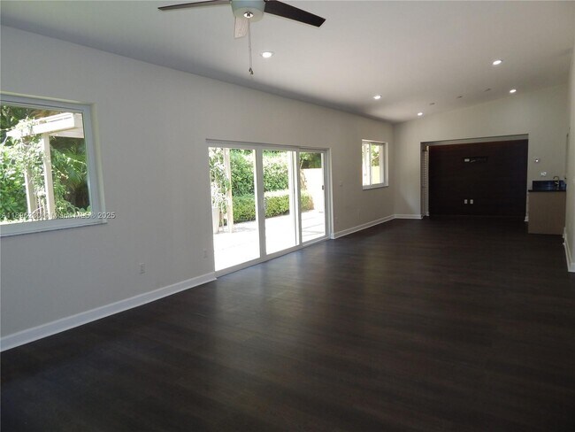 Building Photo - 11530 SW 92nd St