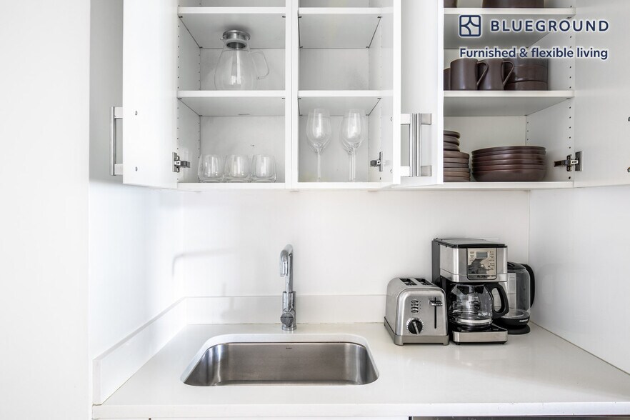 Building Photo - 279 E 44th St