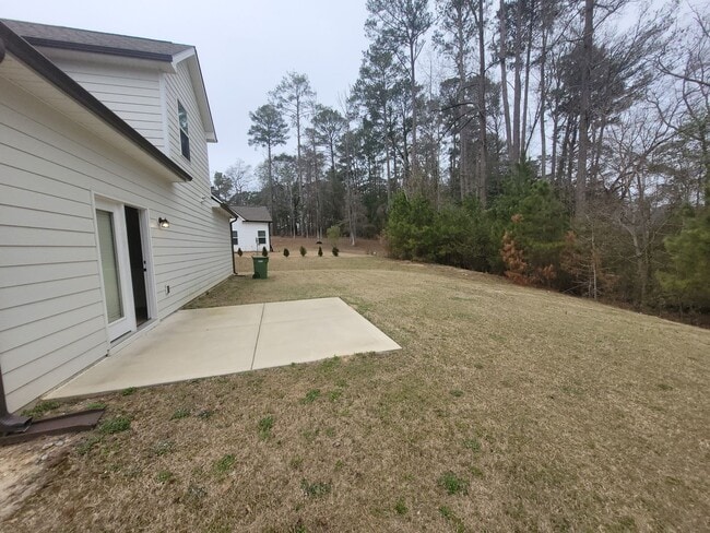 Building Photo - 4 bedroom 2.5 bath