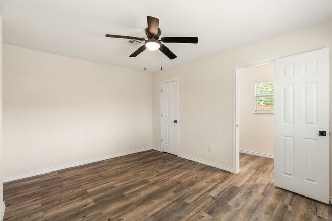 Building Photo - Recently Remodeled 3 bed, 2 bath, with 2-car Garage!
