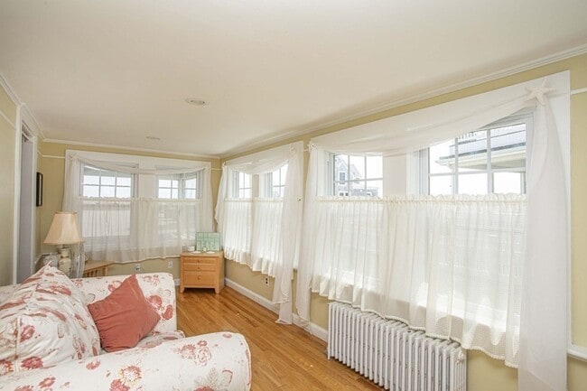 Building Photo - 63 Glades Rd