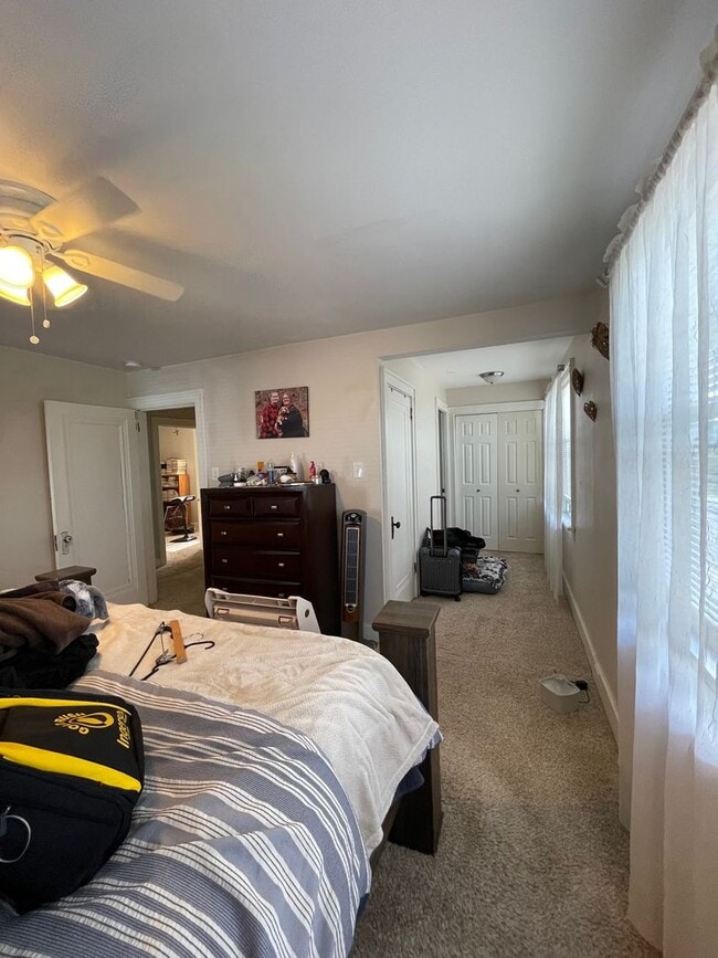 Building Photo - Spacious 3 Bedroom/2 Bathroom Home on Quie...